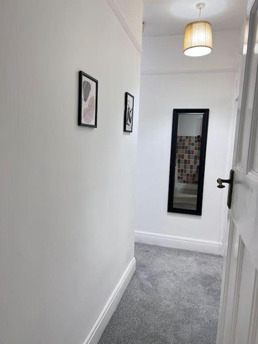 Spacious 3 Bed Flat - Beach Nearby - No Pets Southend-on-Sea Kültér fotó