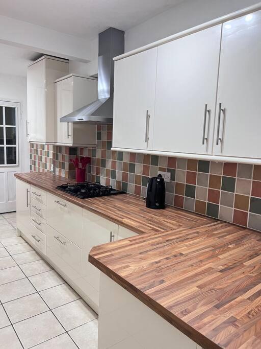 Spacious 3 Bed Flat - Beach Nearby - No Pets Southend-on-Sea Kültér fotó