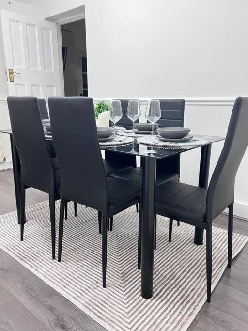 Spacious 3 Bed Flat - Beach Nearby - No Pets Southend-on-Sea Kültér fotó