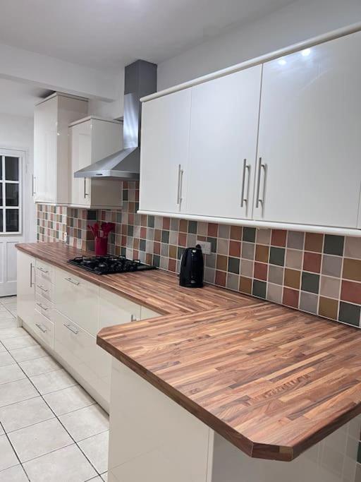 Spacious 3 Bed Flat - Beach Nearby - No Pets Southend-on-Sea Kültér fotó