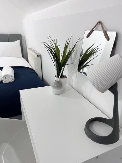 Spacious 3 Bed Flat - Beach Nearby - No Pets Southend-on-Sea Kültér fotó