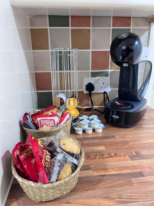 Spacious 3 Bed Flat - Beach Nearby - No Pets Southend-on-Sea Kültér fotó