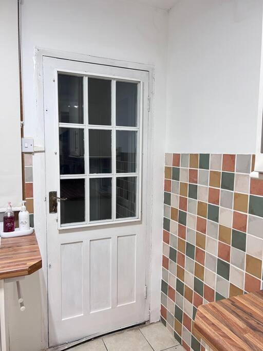 Spacious 3 Bed Flat - Beach Nearby - No Pets Southend-on-Sea Kültér fotó